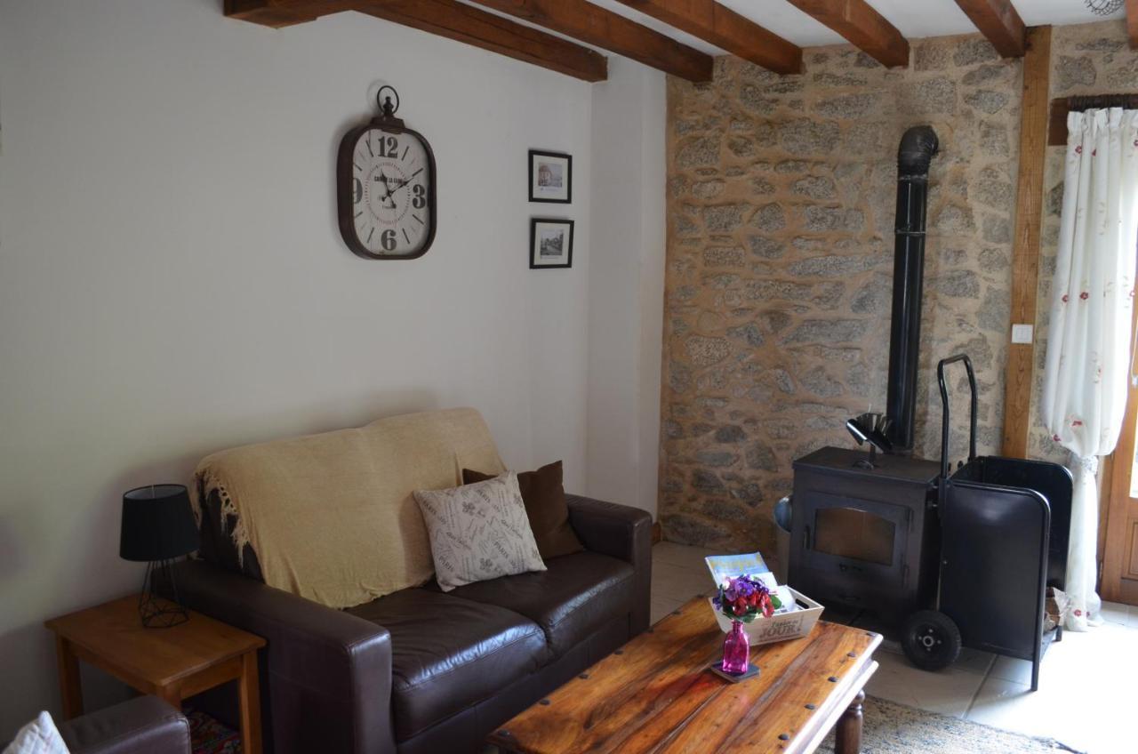 Character 2 Bed Cottage Within Walking Distance Of Bar/Restaurants Piégut-Pluviers المظهر الخارجي الصورة