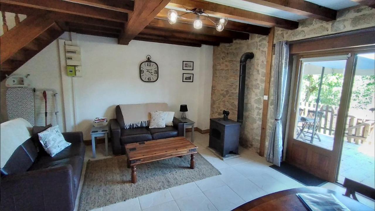 Character 2 Bed Cottage Within Walking Distance Of Bar/Restaurants Piégut-Pluviers المظهر الخارجي الصورة