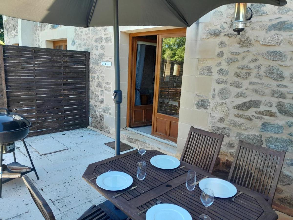 Character 2 Bed Cottage Within Walking Distance Of Bar/Restaurants Piégut-Pluviers المظهر الخارجي الصورة